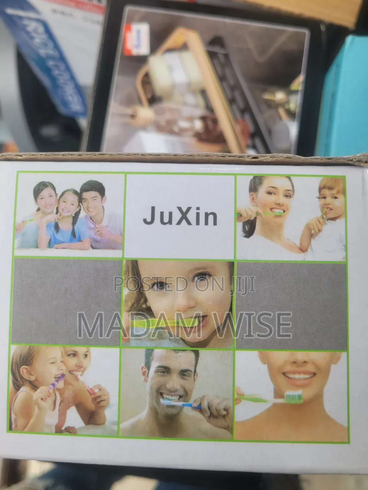 Automatic Toothpaste Squeezing Device