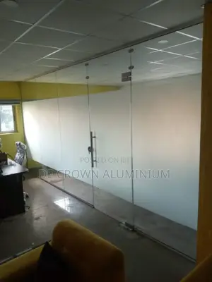 10mm Tempered Glass Partition
