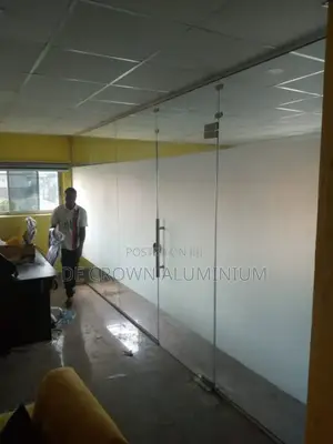 10mm Tempered Glass Partition