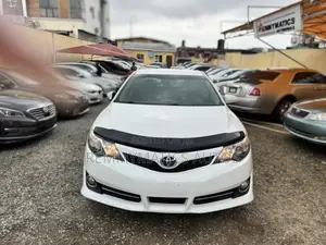 Toyota Camry SE 4dr Sedan (2.5L 4cyl 6A) 2012 White