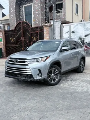 Toyota Highlander XLE 2019 Silver