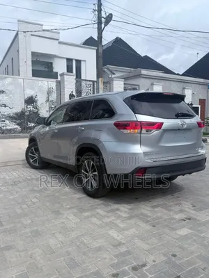 Toyota Highlander XLE 2019 Silver