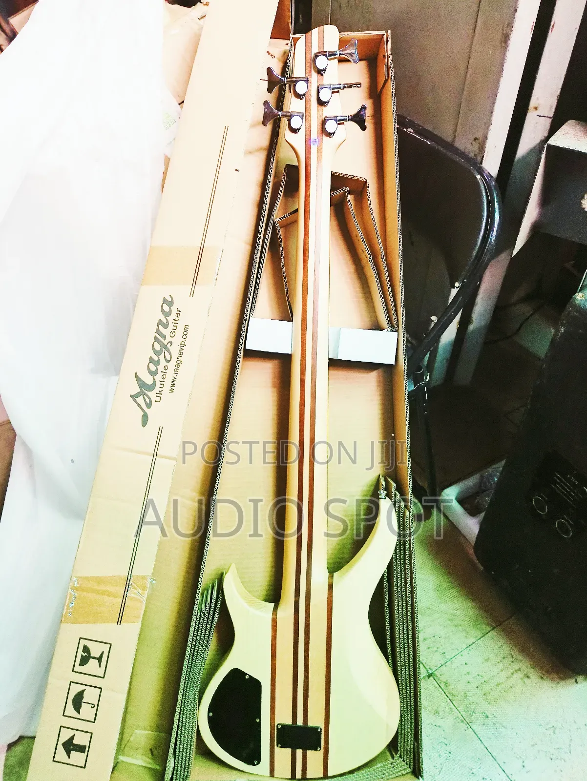 Magna Professional Active 5 Strings Bass Guitar