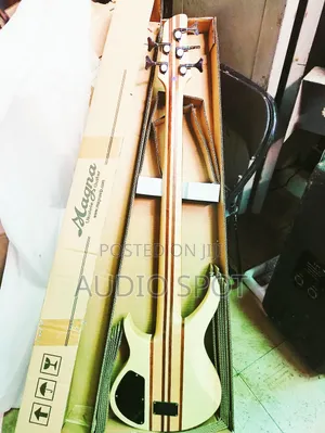 Magna Professional Active 5 Strings Bass Guitar