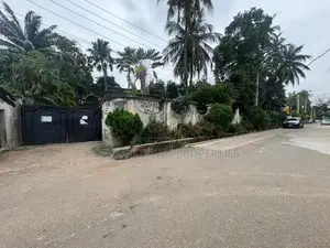 Land Measuring 2800sqm With Demolishable Structure on It at Ilupeju