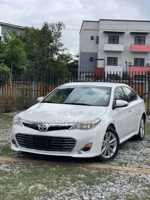 Toyota Avalon XLE 4dr Sedan (3.5L 6cyl 6A) 2015 White