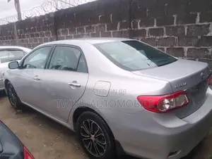 Toyota Corolla LE 4dr Sedan (1.8L 4cyl 4A) 2012 Silver