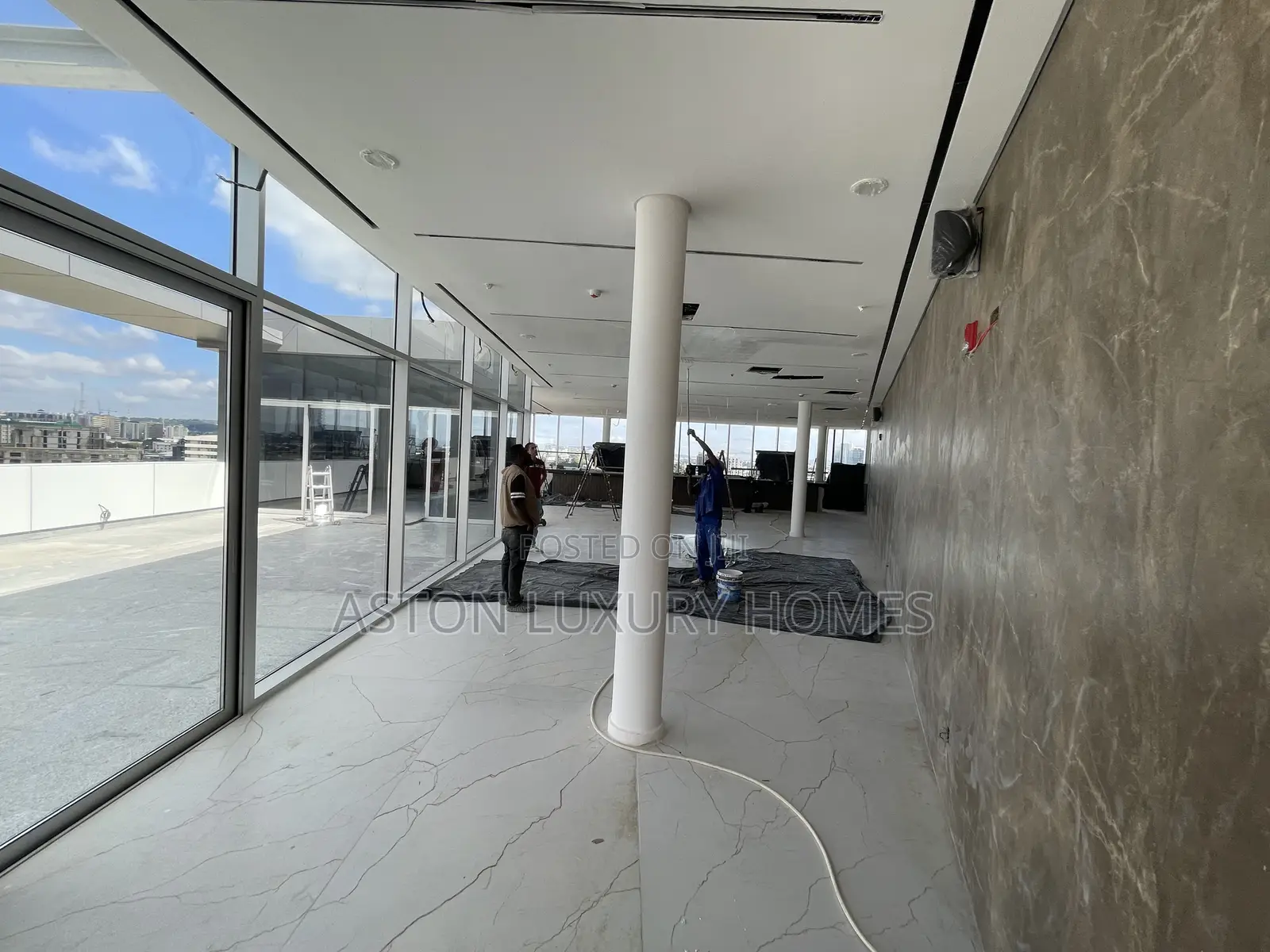Fully Equipped Restaurant 452sqm Space for Rent