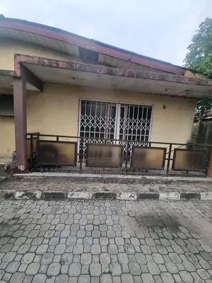 4bdrm Bungalow in Addo Road, Ajah for sale