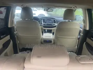 Toyota Highlander XLE V6 4x4 (3.5L 6cyl 6A) 2016 Black