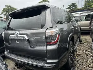 Toyota 4-Runner Limited 4dr SUV 4WD (4.0L 6cyl 5A) 2015 Gray