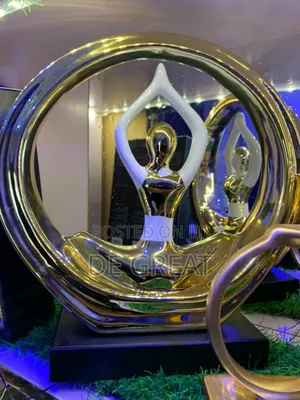 Golden Woman Curve (Glossy)