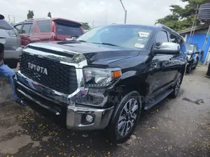 Toyota Sequoia Platinum 4dr SUV 4WD (5.7L 8cyl 6A) 2017 Black