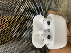 Used Neat ( Original -Apple Airpod 3)