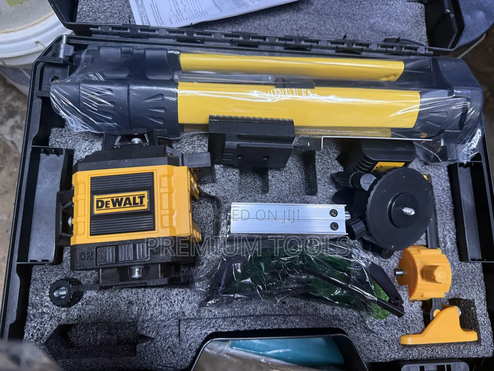 Dewalt 16 Lines Laser Level Tool With Stand - Electrical/Battery