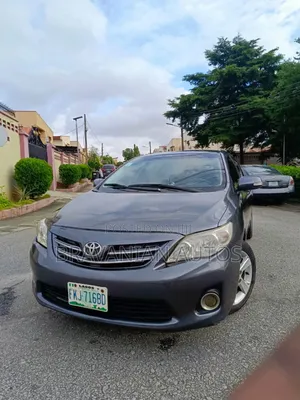 Toyota Corolla LE Special Edition 4dr Sedan (1.8L 4cyl 4A) 2013 Gray