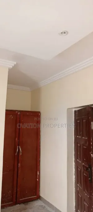 3bdrm Block of Flats in One Of The Estate In for rent