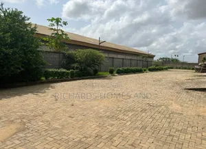 2800sqm Warehouse Complex on Massive Grounds