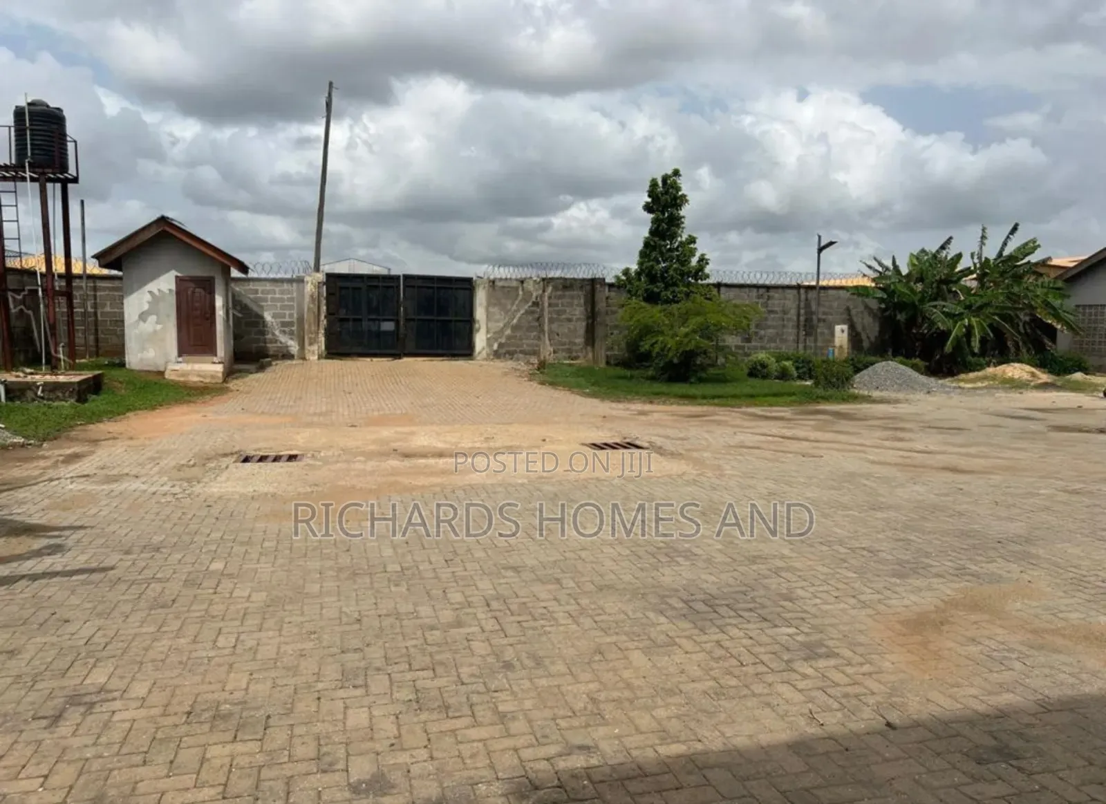 2800sqm Warehouse Complex on Massive Grounds