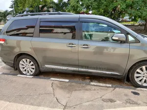 Toyota Sienna Limited AWD 7-Passenger 2013 Gray