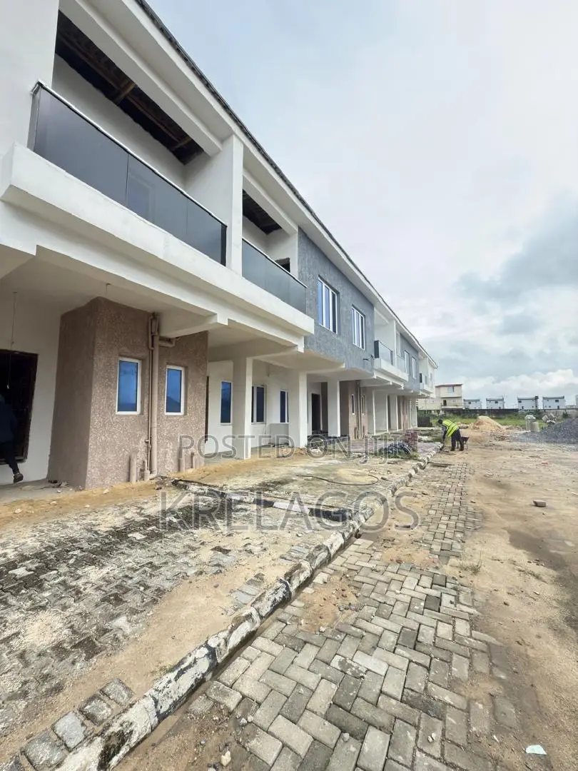 3bdrm Duplex In Orchid, Chevron For Sale