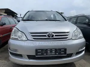 Toyota Avensis 1.8 Combi 2005 Silver