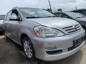 Toyota Avensis 1.8 Combi 2005 Silver