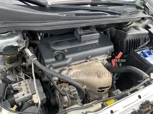 Toyota Avensis 1.8 Combi 2005 Silver