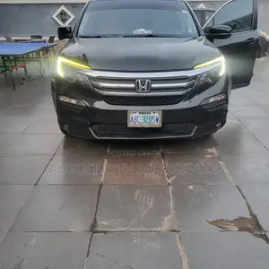 Honda Pilot Touring 4dr SUV 4WD (3.5L 6cyl 9A) 2017 Gray
