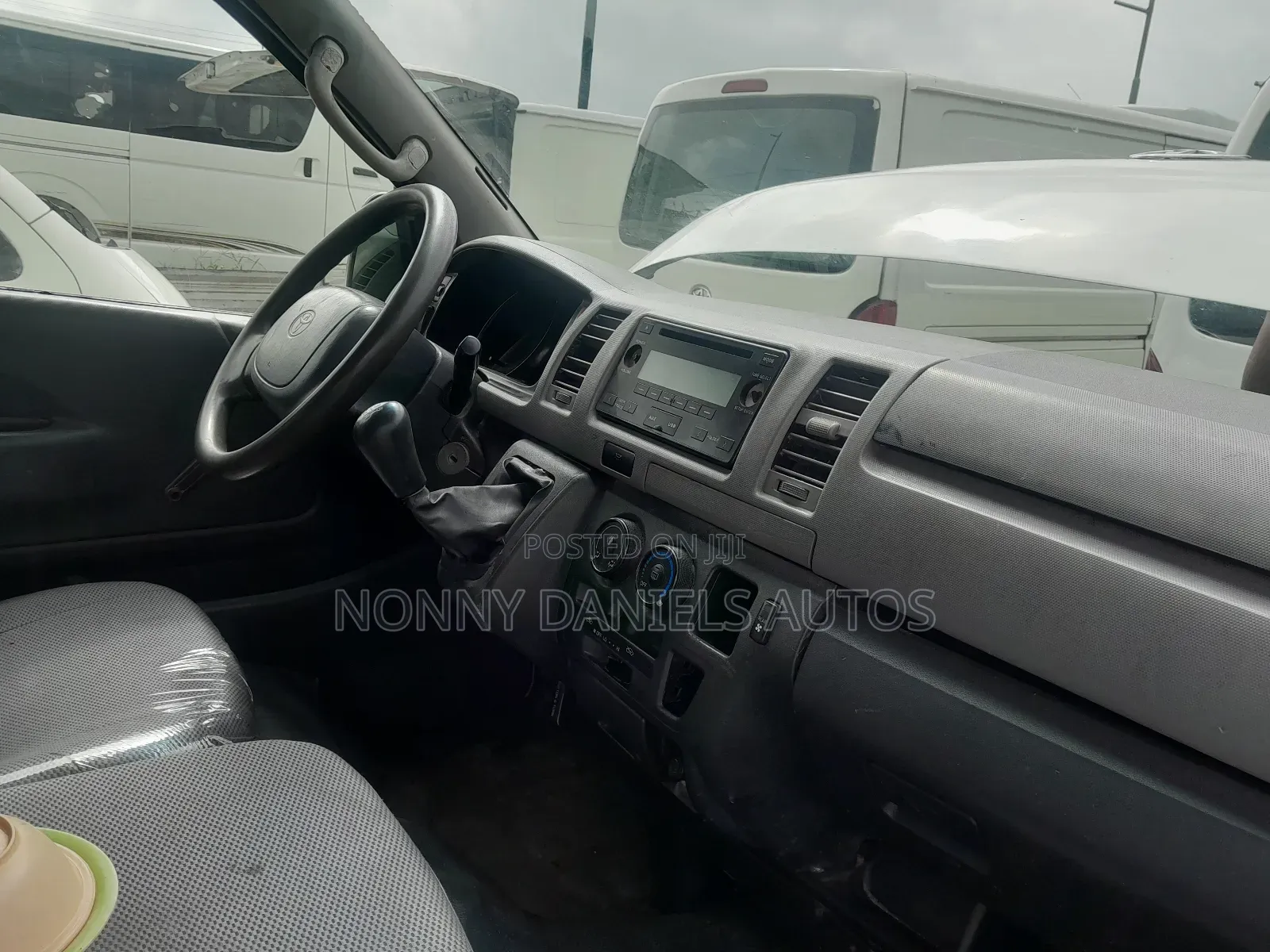 Toyota HiAce 2010 White