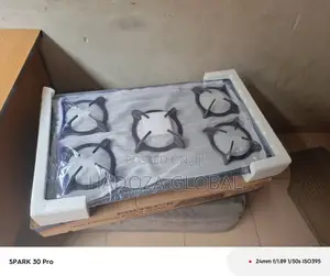 Maximize Your Kitchen Space With This 5-burner Hob
