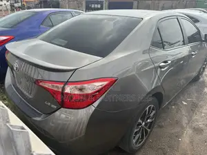 Toyota Corolla SE (1.8L 4cyl 2A) 2019 Beige