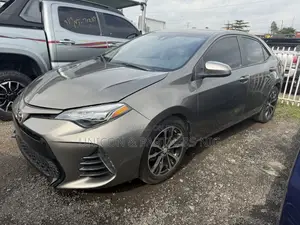Toyota Corolla SE (1.8L 4cyl 2A) 2019 Beige