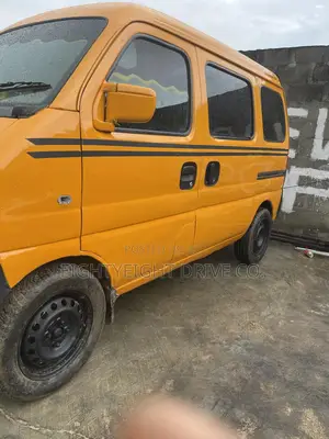 Suzuki APV Minibus 2010 Yellow