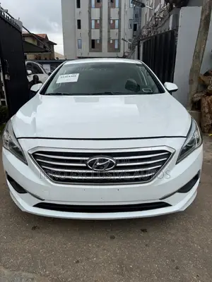 Hyundai Sonata Sport 2.0T Sedan FWD (2.0L 4cyl 6A) 2016 White
