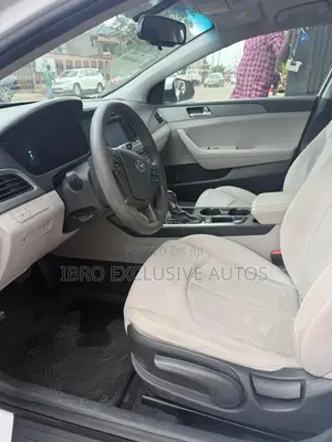 Hyundai Sonata Sport 2.0T Sedan FWD (2.0L 4cyl 6A) 2016 White