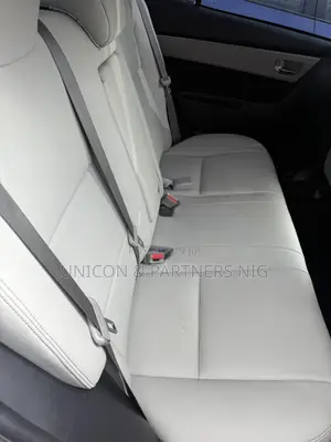 Toyota Corolla SE (1.8L 4cyl 2A) 2019 Beige