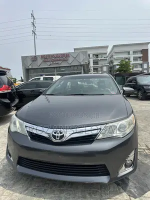 Toyota Camry XLE 4dr Sedan (2.5L 4cyl 6A) 2013 Gray