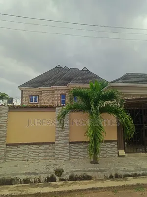 5bdrm Duplex in Papa Ewekoro for sale