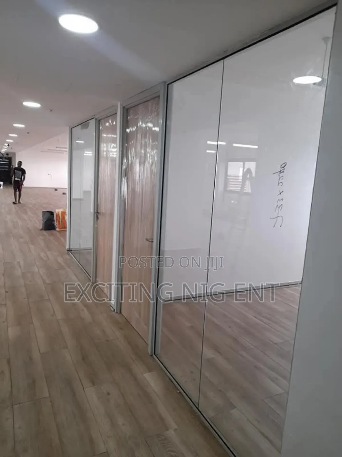 Office Partition With Standard Tempered Glass