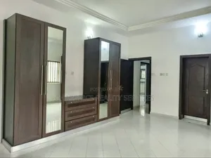 3bdrm Apartment in Lekki Phase 1 for rent