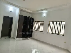 3bdrm Apartment in Lekki Phase 1 for rent