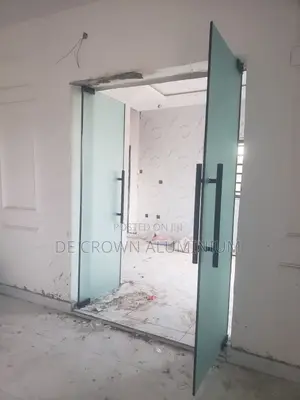 Frameles Glass Door