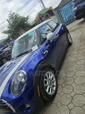 Mini Cooper 2019 Blue