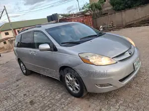 Toyota Sienna 2005 Silver