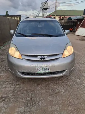 Toyota Sienna 2005 Silver