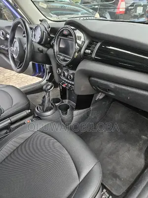 Mini Cooper 2019 Blue