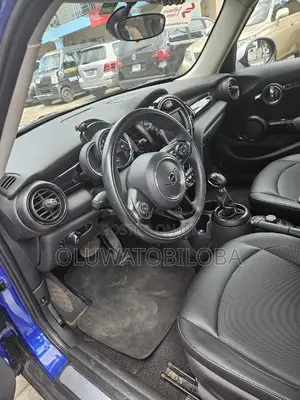 Mini Cooper 2019 Blue