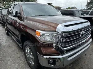 Toyota Tundra Limited 5.7L V8 4x2 CrewMax 5.6 ft. box 145.7 in. WB 2018
