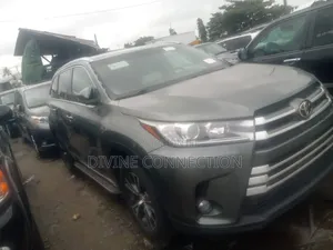 Toyota Highlander Limited V6 4x2 (3.5L 6cyl 6A) 2016 Green